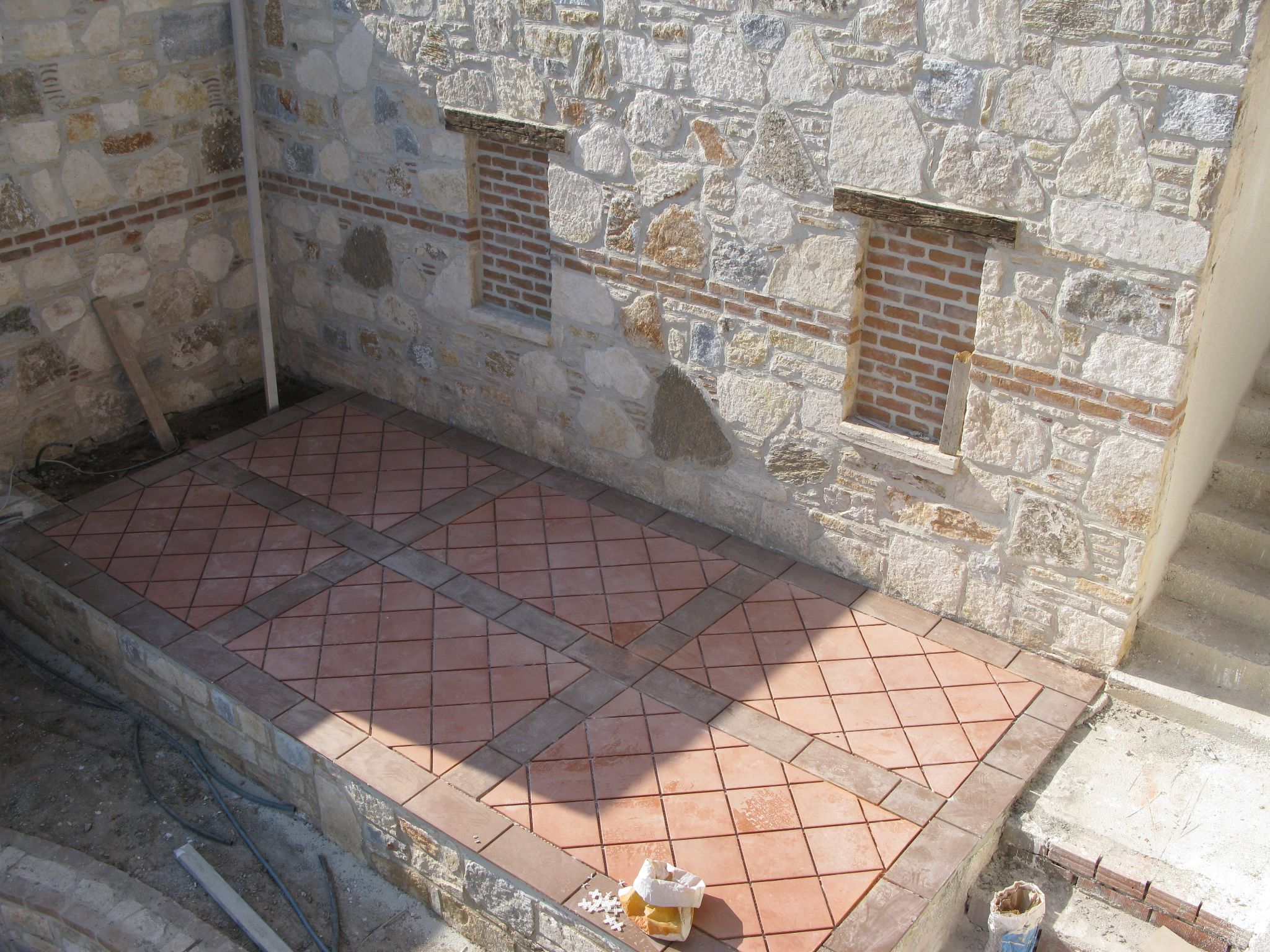 sert zemin ve taş duvar  uygulamamız